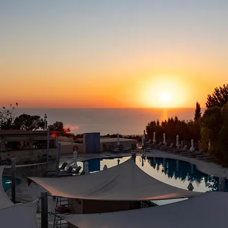 Bright With Shared Pool In Aphrodite Hills