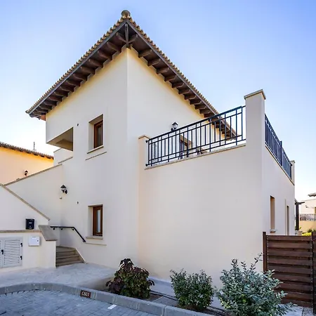 Apartment Bright With Shared Pool In Aphrodite Hills