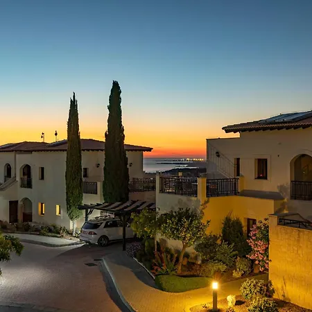 Bright With Shared Pool In Aphrodite Hills Apartment *