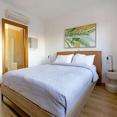 Bright With Shared Pool In Aphrodite Hills Kouklia
