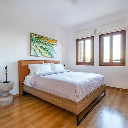 Apartment Bright With Shared Pool In Aphrodite Hills