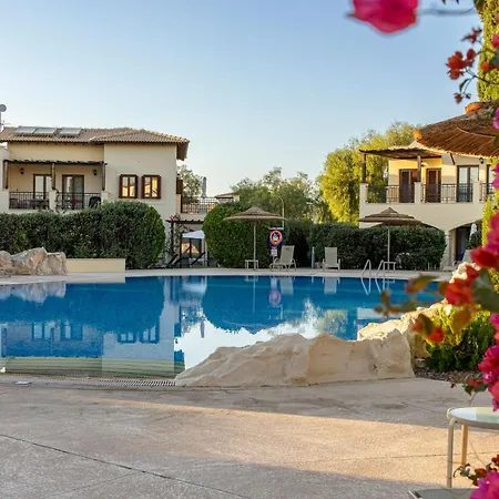 Bright With Shared Pool In Aphrodite Hills Apartment *