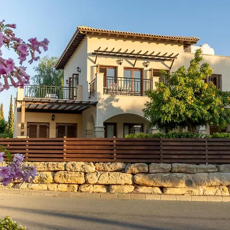 Apartment Bright With Shared Pool In Aphrodite Hills *