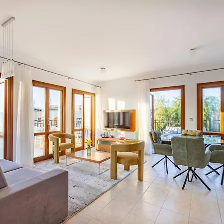 Bright With Shared Pool In Aphrodite Hills Apartment *